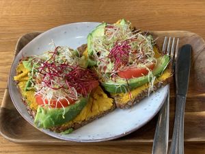 Avocado Bites at Iss Dich Glücklich in Munich