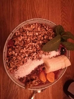 Acai bowl at Iss Dich Glücklich in Munich