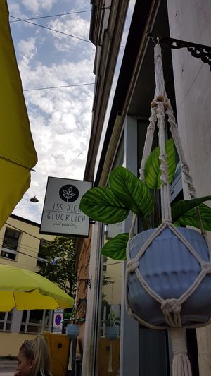 Entrance at Iss Dich Glücklich in Munich