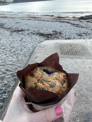 Vegan muffin from the takeaway gylly cafe!!😍👏🏼 #Veganuary at Gylly Beach Cafe in Falmouth