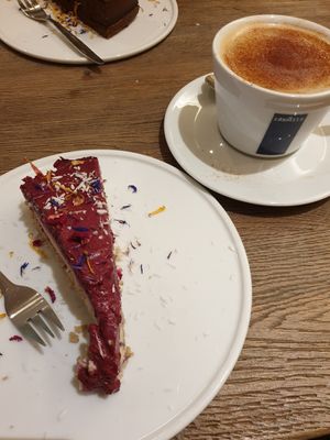 Acai cake and cappuccino at Rohkosteria in Frankfurt