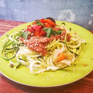 raw vegan Spaghetti Wolognese at Rohkosteria in Frankfurt