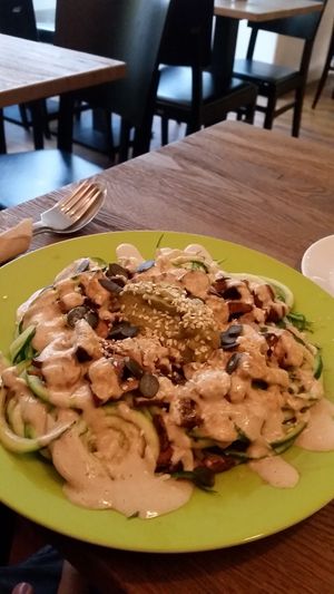 Zucchini Nudeln á Cabonara at Rohkosteria in Frankfurt