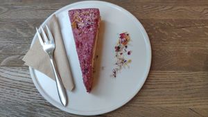 Berry cake at Rohkosteria in Frankfurt