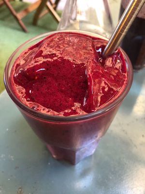 Vegan Smoothie with berries 😍 at Auden in Montpellier