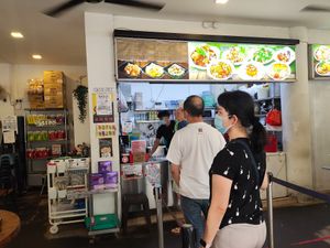 Queue up at True Veggie 实斋 in Central Singapore