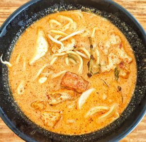 Thick and flavourful Laksa, good at True Veggie 实斋 in Central Singapore
