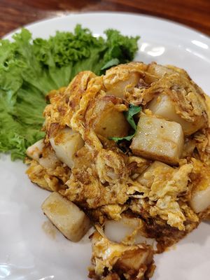 Fried 萝卜糕 at True Veggie 实斋 in Central Singapore