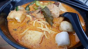Laksa at True Veggie 实斋 in Central Singapore