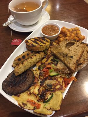 Irish breakfast (and complimentary vanilla chai tea) at The Electric Vegan in Dublin
