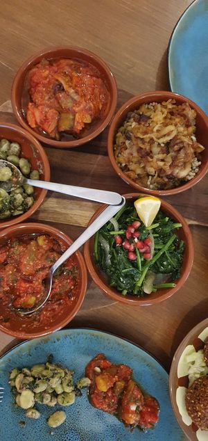 Vegan tasting of all veggie dishes + falafel at Syrisch Eethuis Moushmoush in Arnhem