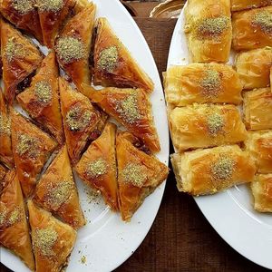 Vega baklava met walnoten, pistachenoten of dadel. at Syrisch Eethuis Moushmoush in Arnhem