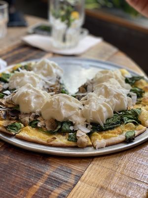 Zalige next level pizza! Zelfs mijn tieners waren onder de indruk.  at Otomat in Bruges