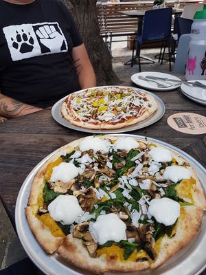 vegan pizzas at Otomat in Bruges