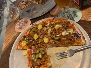 Dirty vegan pizza at Otomat in Bruges