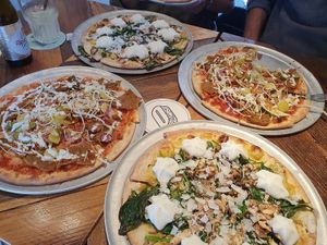 Dirty Vegan and Las Vega pizzas at Otomat in Bruges