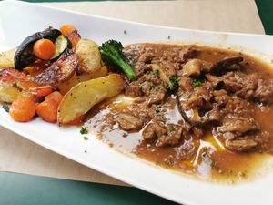 Seitan y setas con verduras at Tothora in Begur