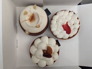 Vegan pastries at Oh Faon in Marseille