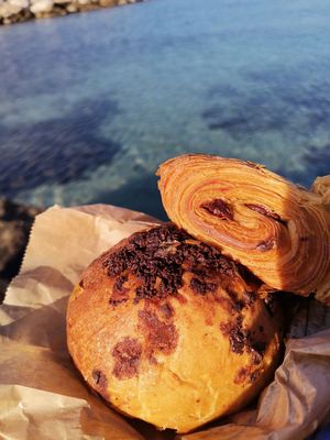 Brochette chocolat juste divine et pain au chocolat  at Oh Faon in Marseille