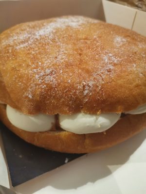 Merveilleuse tropezienne  at Oh Faon in Marseille