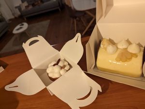 Bûche de noël et tartelette ! at Oh Faon in Marseille