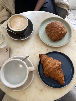 Croissant, pan au chocolat & cappuccino €6.60  at Oh Faon in Marseille