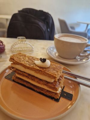 Mille-feuille et chaï latte at Oh Faon in Marseille