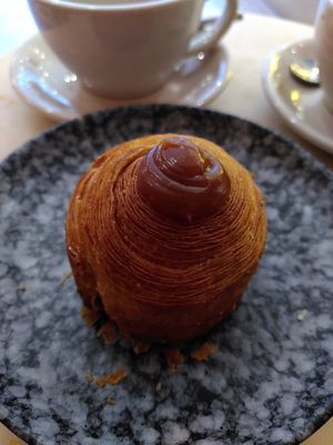 Pastry filled with vanilla cream and caramel on top at Oh Faon in Marseille