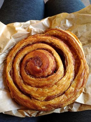 Cinnamon roll at Oh Faon in Marseille