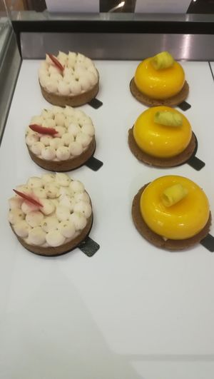 Mango sticky rice and lemon pie at Oh Faon in Marseille