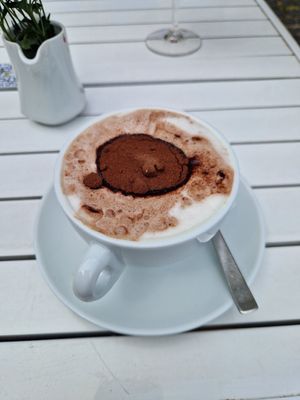Heiße Schokolade mit Sojadrink at Café Frida in Ulm