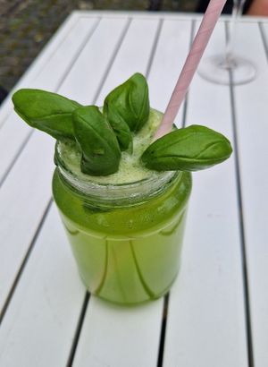Zitrone-Basilikum-Limo at Café Frida in Ulm