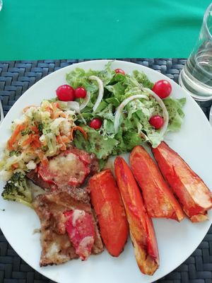 Seitan com alheira e batata doce at Villa Veggie in Braga