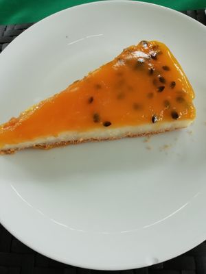 Tarte de maracujá at Villa Veggie in Braga