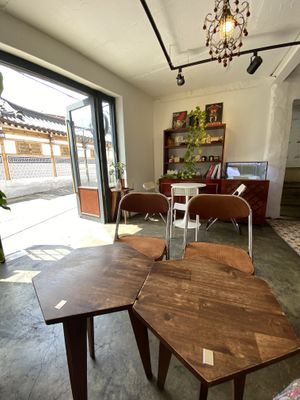 Inside   at Mirabeau Chocolate in Seoul