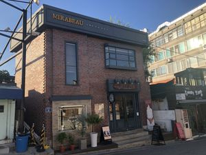 The storefront of MIRABEAU chocolate  at Mirabeau Chocolate in Seoul
