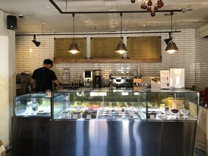 The display case - with lots of tempting chocolate options at Mirabeau Chocolate in Seoul
