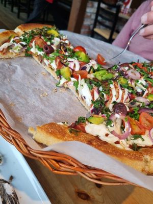 Grosse vegane Pizza at Peppes Pizza - Stortorget in Tromsoe