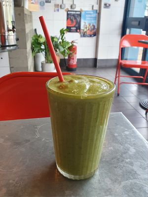 Green smoothie at Pipoca Vegan in South West London