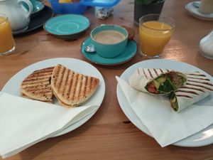 Grillgemüse-Panini und Falafel-Wrap at Stadtkind Konstanz in Konstanz