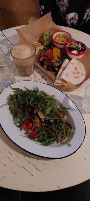 Nozzarellabrot und Taube at Liebling in Vienna