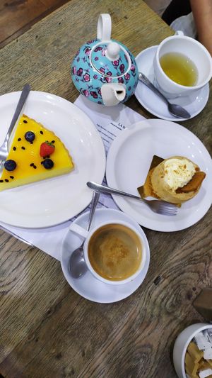 Vegan custard cake & vegan cheese cake at La Duchesse in North London