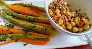 Chickpea curry and red rice with carrots and asparagus at Le Comptoir Nature in Le Somail
