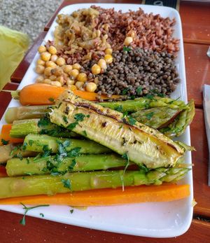 Chickpeas, lentils, red rice, carrots, asparagus at Le Comptoir Nature in Le Somail