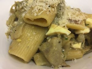 Paccheri mit Pinien Kerne Artischocken Creme und vegan KäseV at Bistrorante Maria in Jever