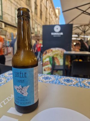 Pizza and a beer in the sun ❤️ at Timilia in Palermo