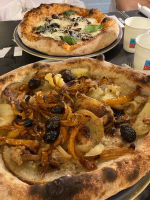 Vegan potato pizza at Timilia in Palermo