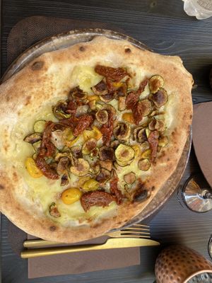 Pizza vegana  at Timilia in Palermo