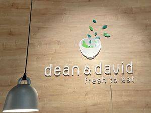 inside at Dean & David - Hauptbahnhof Express in Berlin