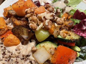 buddha bowl at Dean & David - Hauptbahnhof Express in Berlin